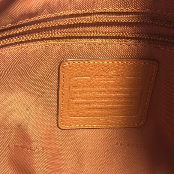 Coach Classic Shoulder BAG with Dust Bag, Brown Pebbled leather Adjustable strap - Picture 5 of 16